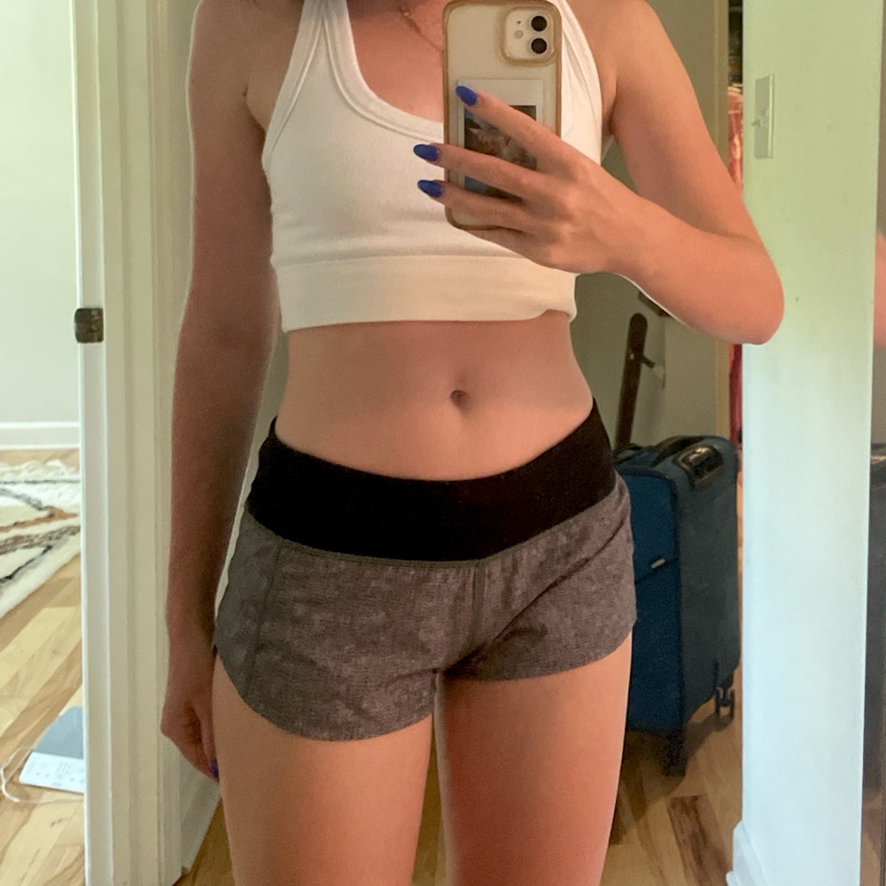 lululemon speed-ups 2.5” size 4 - like new